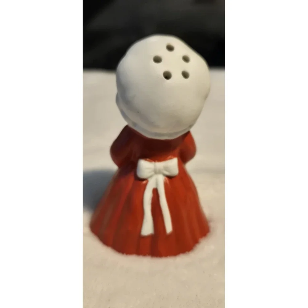 Vintage Mrs. Claus Salt Shaker Christmas Holiday Porcelain Ceramic Pie 3